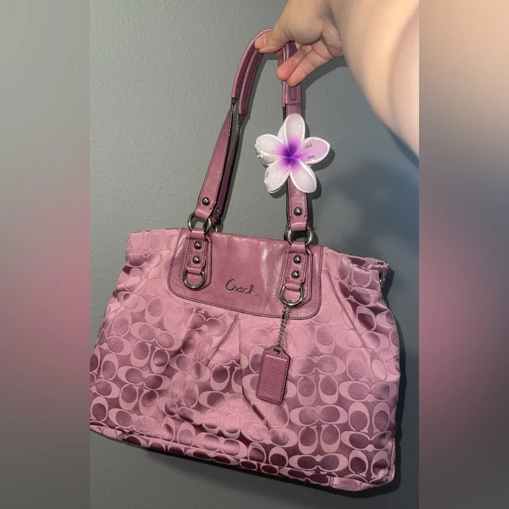 Coach Ashley Signature satchel in purple sateen and patent leather - Picture 3 of 10